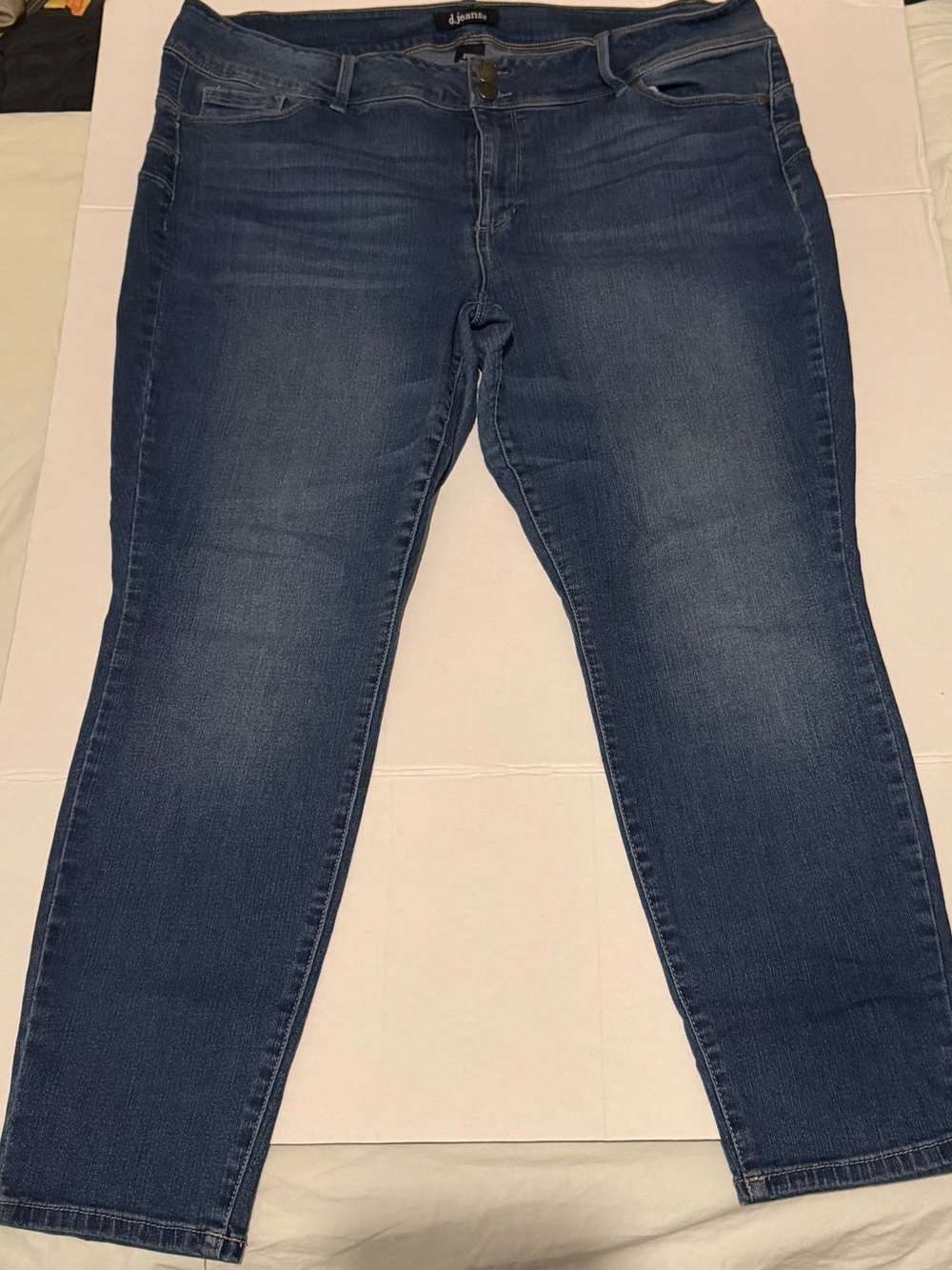#179 d. jeans Women's Straight Leg Jeans in Dark Blue Wash